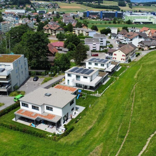 Doppeleinfamilienhaus am Dorfrand