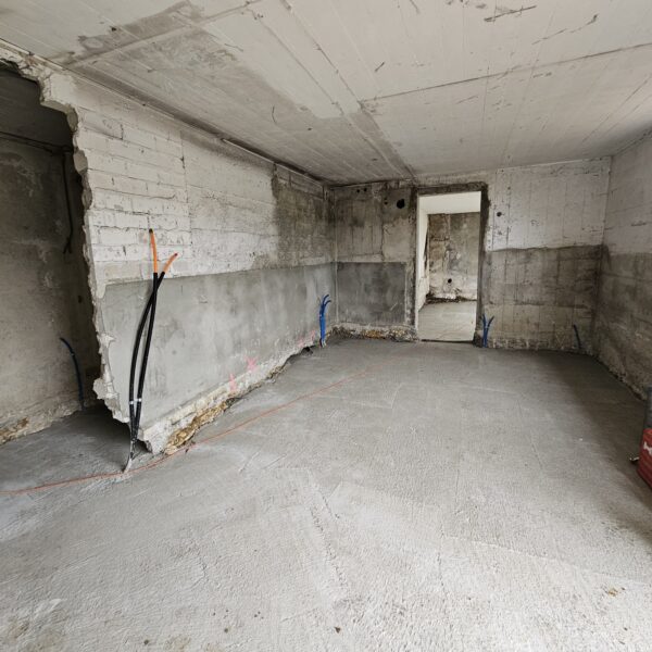 Neue Bodenplatten im Untergeschoss aus Faserbeton