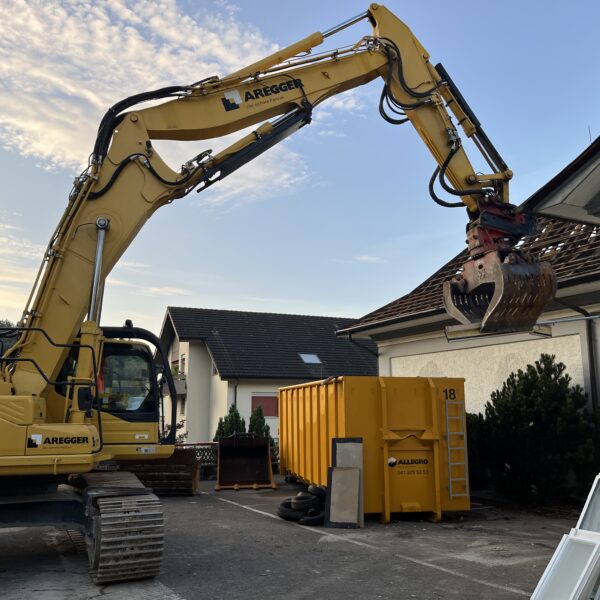 Abbruchmaterial wird sortiert