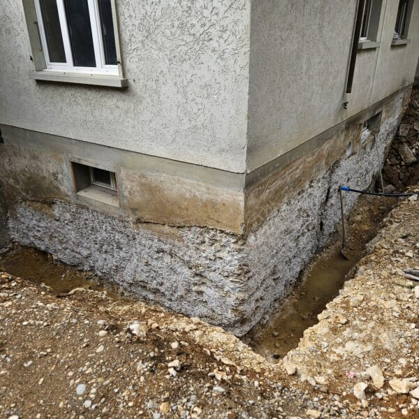 Abgrabung und Spitzarbeiten Untergeschoss Aussenwand