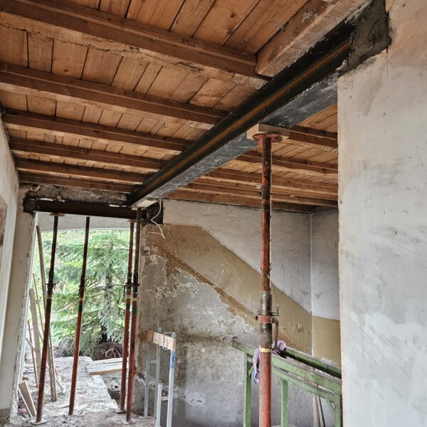 Einbau Stahlträger im Eingangsbereich