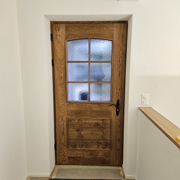 Neue Haustür in altem Look