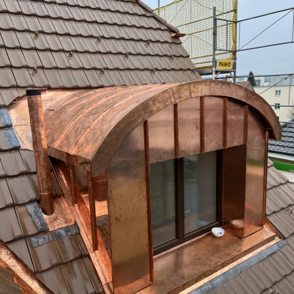 Lukarne mit Korbbodendach aus Kupfer