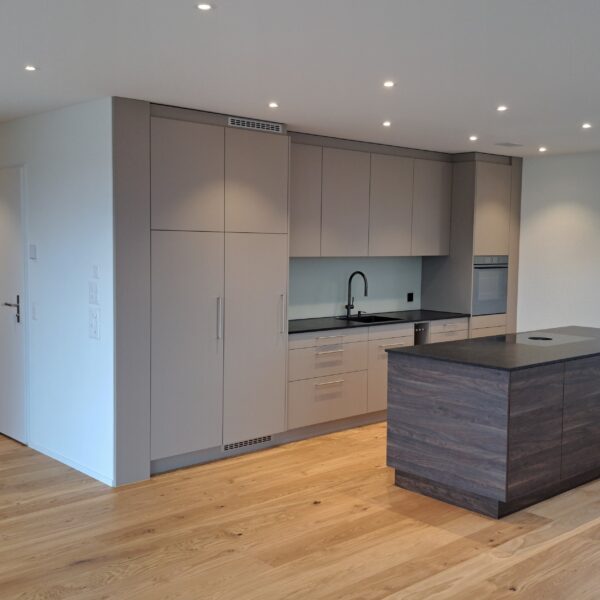 Küche mit Insel Holzoptik