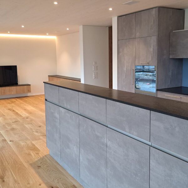 Kücheninsel Betonoptik mit Wohnzimmer