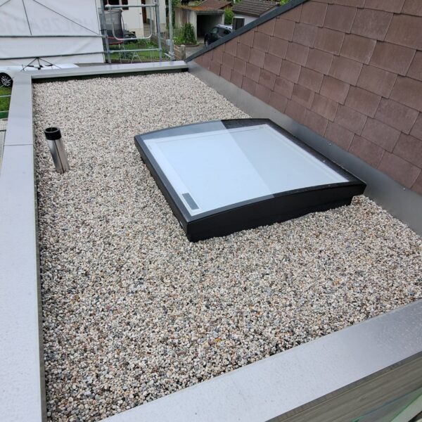 Flachdach Anbau mit Dachfenster